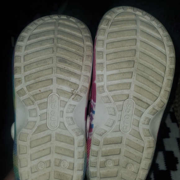 Tye Dyed Crocs With Fur Lining - Picture 3 of 7